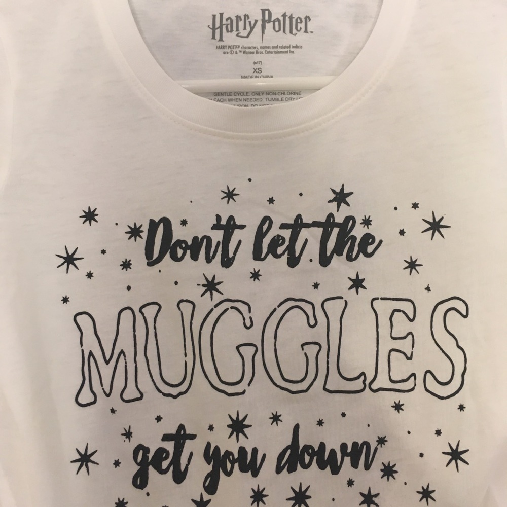🌲NWOT HARRY POTTER GRAPHIC TEE SIZE XS - Picture 3 of 4